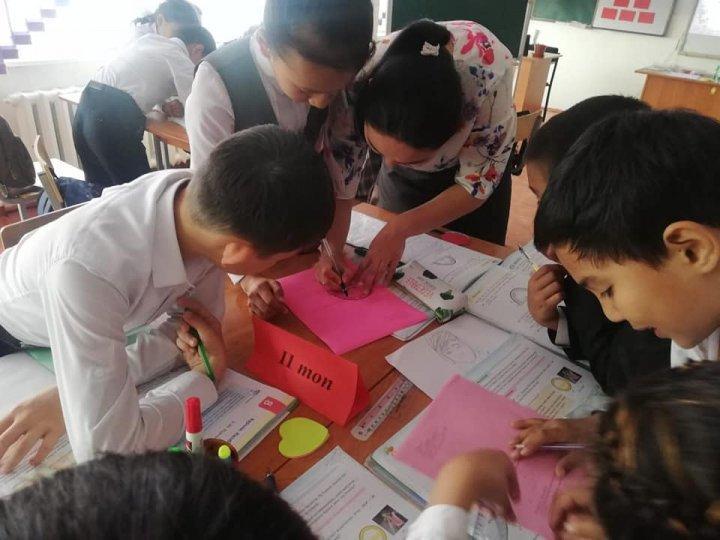 "Мұғалімнің кәсіби дамуы - білім беру жүйесін жаңартудың негізі" тақырыбында ЖАС МАМАНДАР он күндігі