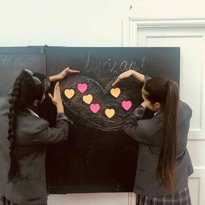 "АНАМНЫҢ ІЗГІ ЖОЛЫ-ҮЛГІ" атты онкүндігіне орай "Анадан тәлім алған-қыз" атты сынып сағаты өткізілді.