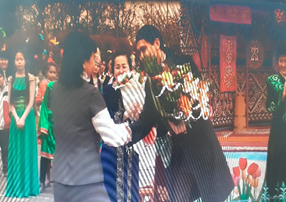 №44 орта мектебінің 1999-2000 жылғы түлегі Б.Ғ.Артаев ортамызда.