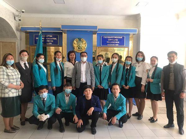 Тараз өңірлік университетінде Күләш Ахметованың 75 жыл мерей тойына  9 сынып  білім алушылармен өткізілген іс -шара.