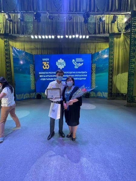 " Yздік ғылыми ЖОБА" байқауынан Ш.Смаханұлы атындағы №44 орта мектептің 11 А сынып оқушысы Ешмахан Ерасыл жүлделі III орын иеленіп, бугiн қала әкімінің дипломы мен  бағалы сыйлықтарымен марапатталды.