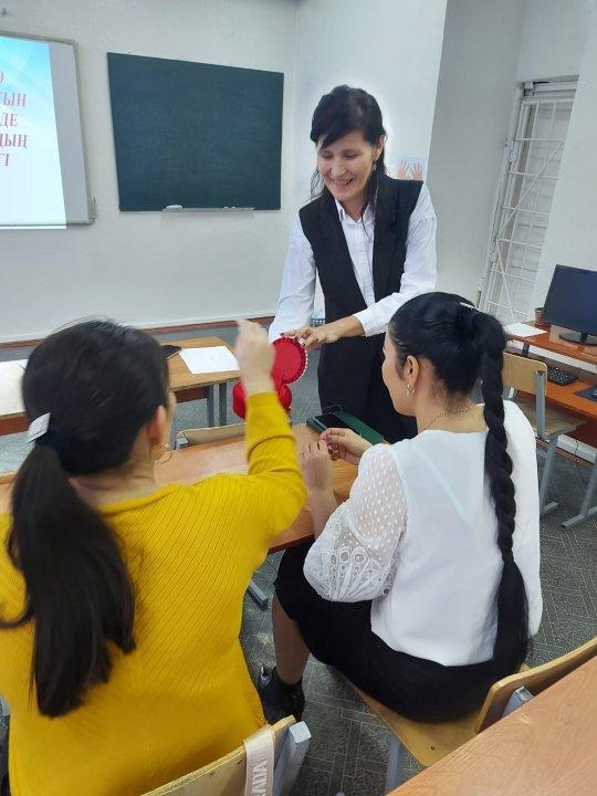 "Портфолио технологиясын оқу үрдісінде пайдаланудың тиімділігі"шеберлік сынып өткізді.